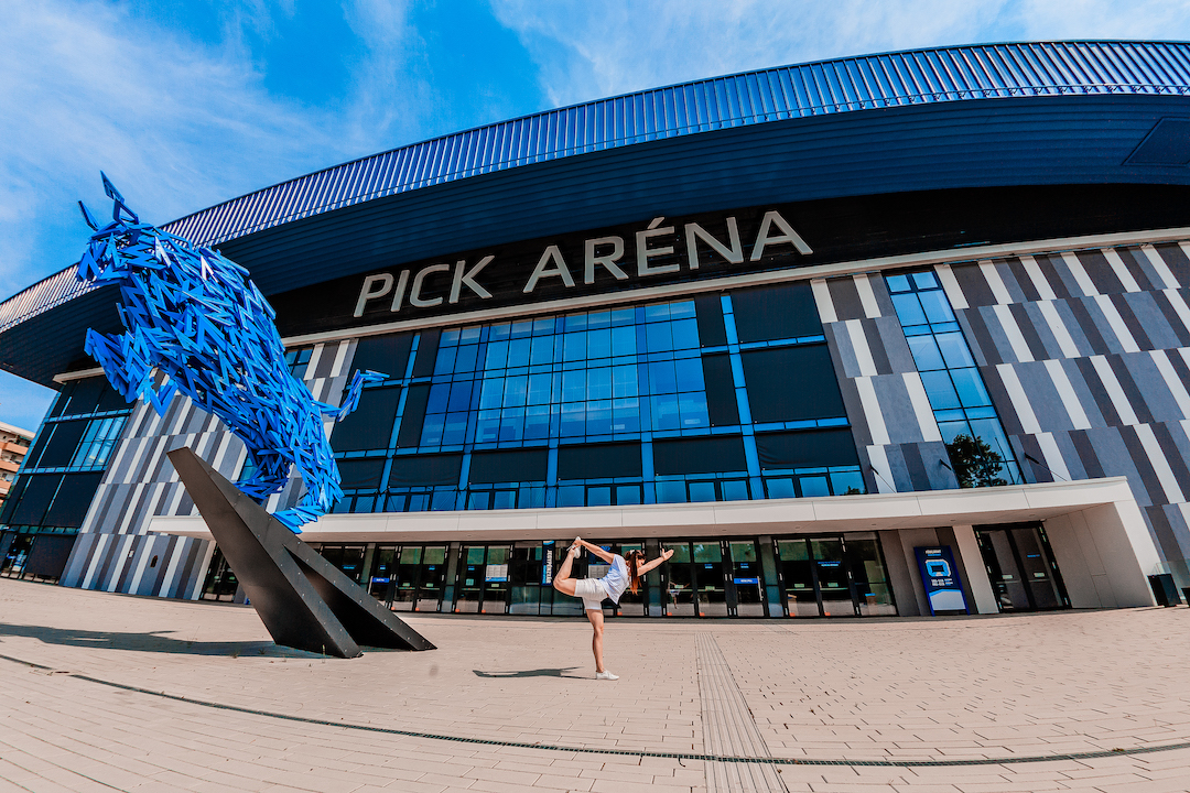 Jóga a szegedi Pick Arénában